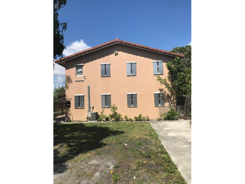 Very spacious duplex, central location to shopping, highway and - Beach Townhome/Townhouse for sale in Lake Worth Beach, Florida on Beachhouse.com