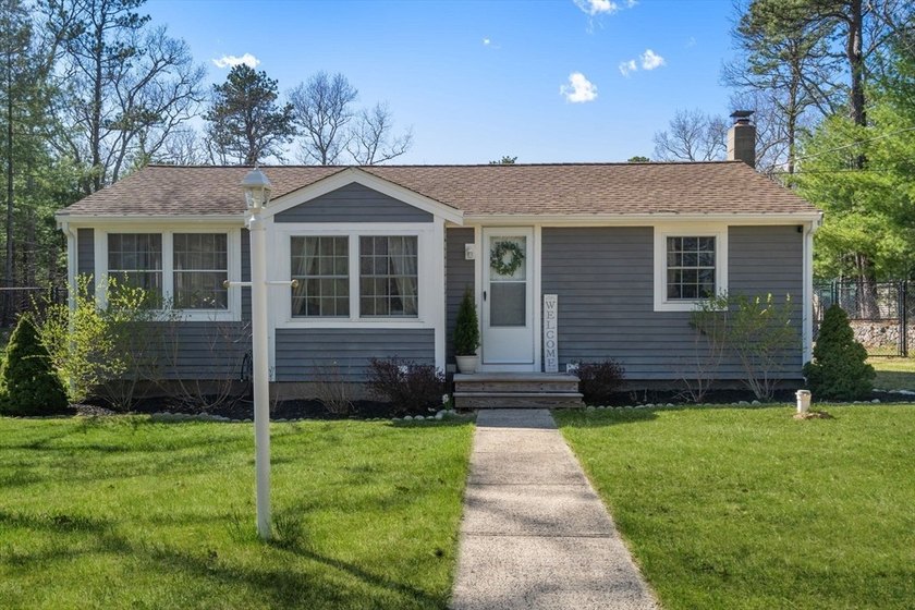 Welcome to 6 Skylark Ave, a beautifully updated 2-bedroom ranch - Beach Home for sale in Plymouth, Massachusetts on Beachhouse.com