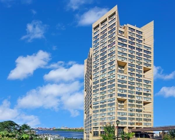 Perched on the 27th floor of the prestigious Galaxy Towers, this - Beach Condo for sale in Guttenberg, New Jersey on Beachhouse.com