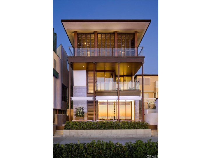 We proudly present one of the finest homes ever built in - Beach Home for sale in Manhattan Beach, California on Beachhouse.com