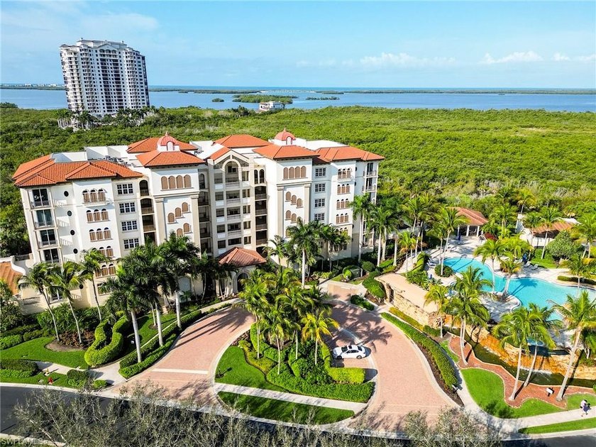 FULL GOLF MEMBERSHIP AVAILABLE! SKIP THE WAIT! Corner condo with - Beach Condo for sale in Bonita Springs, Florida on Beachhouse.com