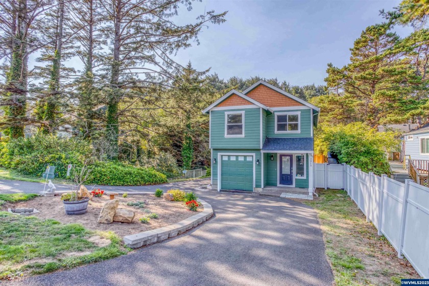 Just blocks away from the sandy beach and downtown, this - Beach Home for sale in Lincoln City, Oregon on Beachhouse.com