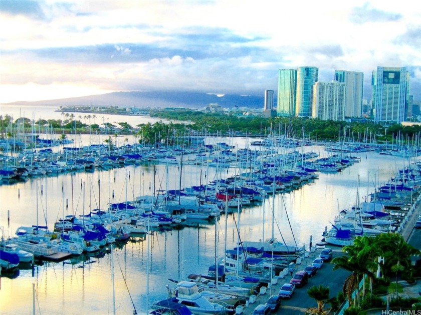 Welcome to your 32nd-floor ocean-view retreat at Discovery Bay! - Beach Condo for sale in Honolulu, Hawaii on Beachhouse.com