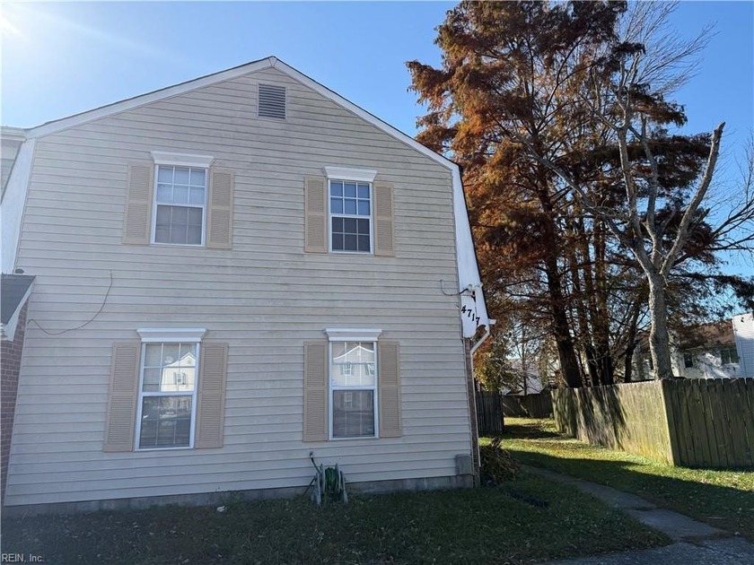 With a little TLC, this property can truly shine again - ready - Beach Townhome/Townhouse for sale in Virginia Beach, Virginia on Beachhouse.com