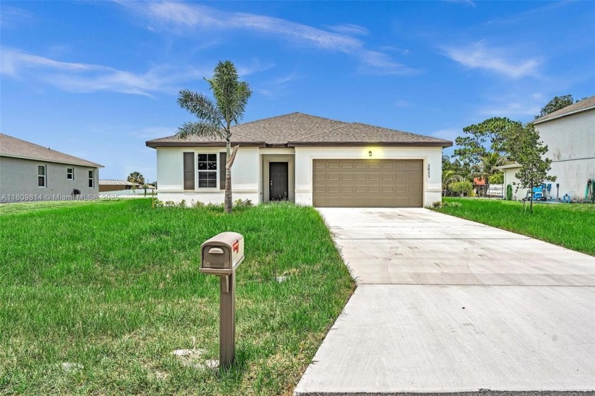 Beautiful 4 Bedrooms 3 Bathroom home w/in-law suite with - Beach Home for sale in Port Saint Lucie, Florida on Beachhouse.com