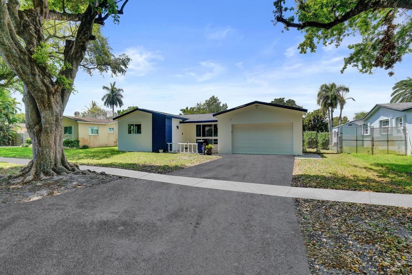 Waterfront, no HOA, & every expensive thing already done - Beach Home for sale in Cooper City, Florida on Beachhouse.com
