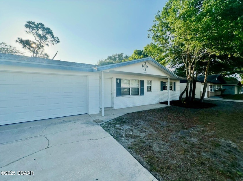Great starter home with potential! Perfect for new homebuyers or - Beach Home for sale in Port Orange, Florida on Beachhouse.com
