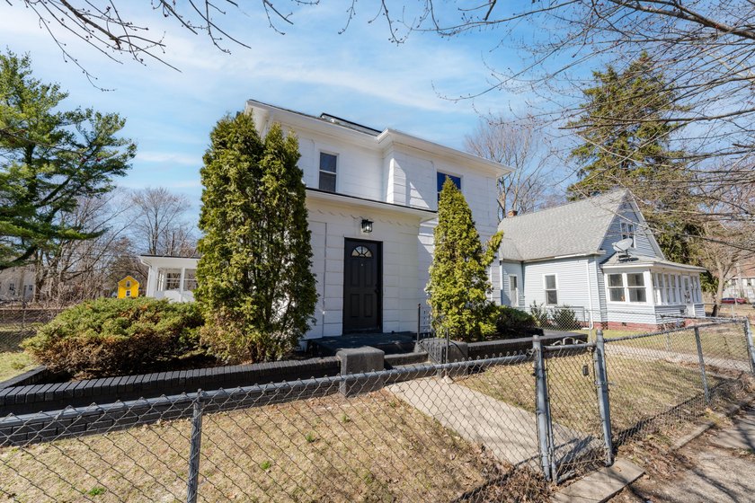 Freshly remodeled 4 bedroom home close to Lake Michigan beaches - Beach Home for sale in Benton Harbor, Michigan on Beachhouse.com