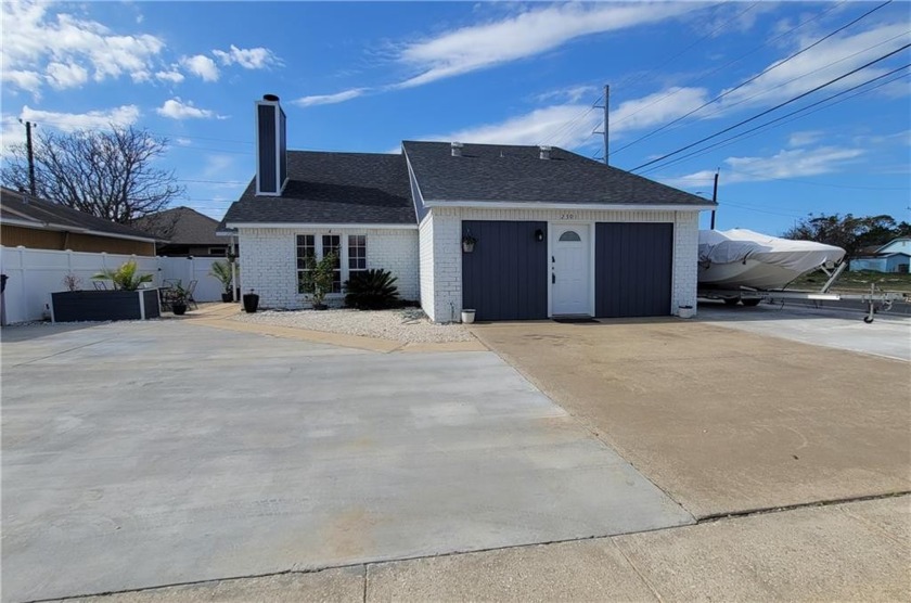 Check out this great 3-bedroom home with a studio and pool! This - Beach Home for sale in Corpus Christi, Texas on Beachhouse.com