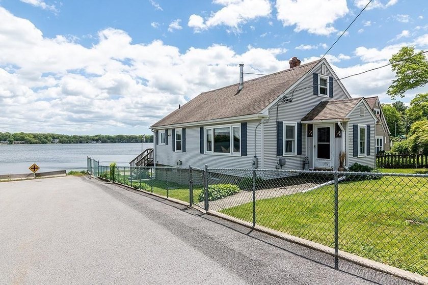 Stunning Waterfront Gem in Tiverton, RI! Experience coastal - Beach Home for sale in Tiverton, Rhode Island on Beachhouse.com