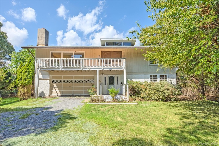 Resort-Style Living at 3 Beach Plum Drive, Asharoken Why leave - Beach Home for sale in Asharoken, New York on Beachhouse.com