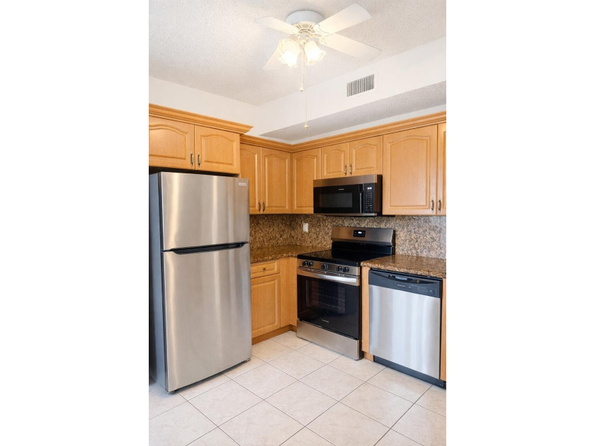 Seller Motivated !! Golf course & Lake views -Priced to Sell - Beach Condo for sale in Pembroke Pines, Florida on Beachhouse.com