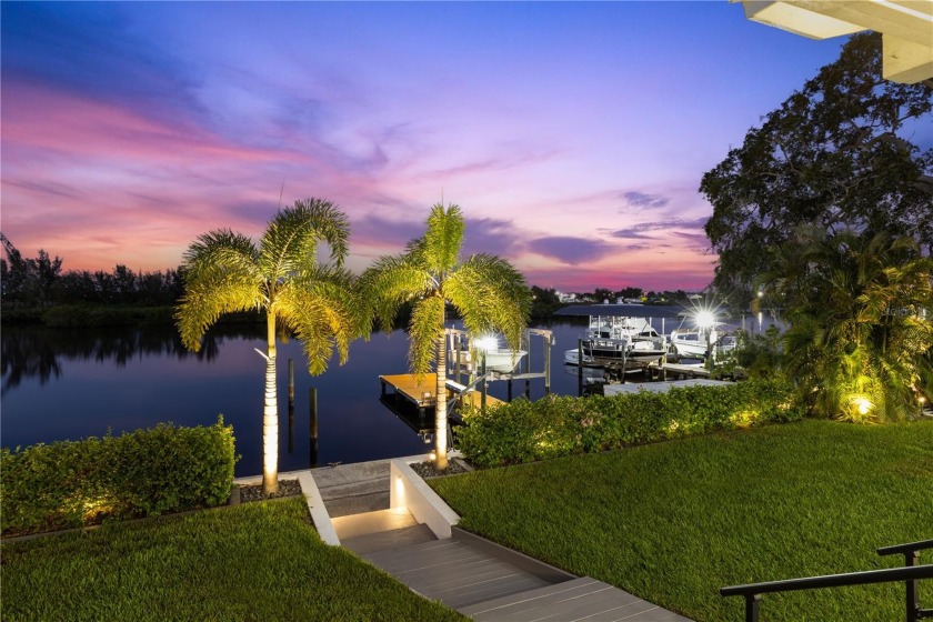 YACHTER'S DREAM! UPDATED AND READY TO MOVE IN! If you're - Beach Home for sale in Tarpon Springs, Florida on Beachhouse.com