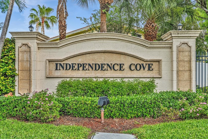 BACK ON THE MARKET THIS BEAUTIFUL TOWNHOUSE 3 BEDROOM 2 1/2 BATH - Beach Townhome/Townhouse for sale in West Palm Beach, Florida on Beachhouse.com