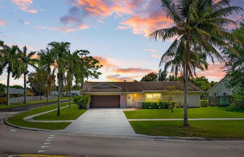 Welcome to this beautifully renovated 3-bed, 2-bath home in the - Beach Home for sale in Royal Palm Beach, Florida on Beachhouse.com