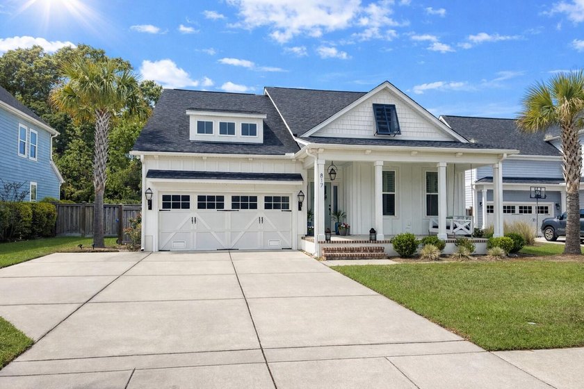 Welcome to this like-new, stunning 5 Bed/3 Bath home in the - Beach Home for sale in Charleston, South Carolina on Beachhouse.com