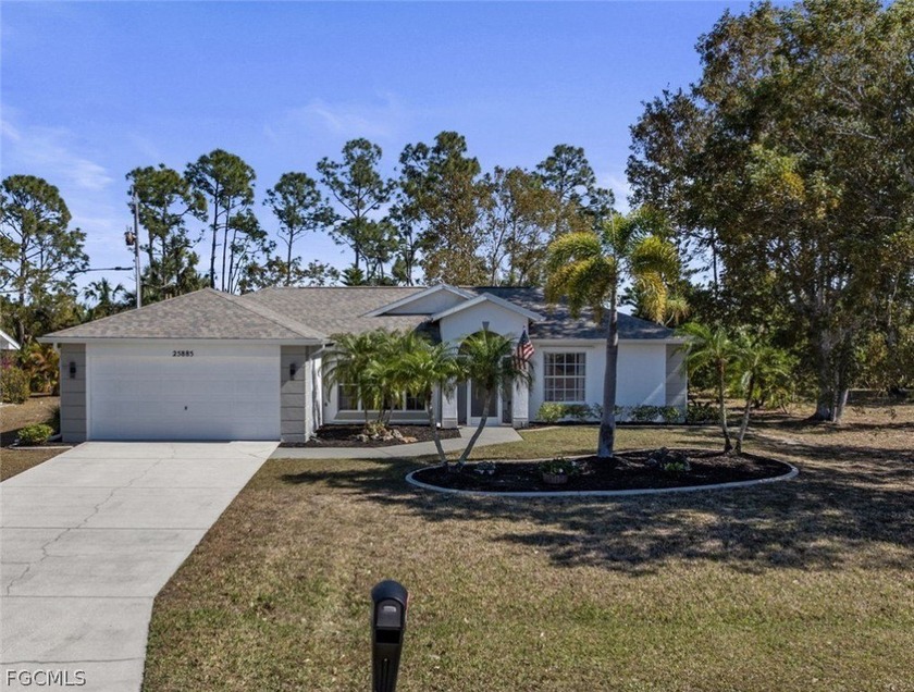 Fresh on the market! This charming 3-bedroom, 2-bath home is - Beach Home for sale in Punta Gorda, Florida on Beachhouse.com
