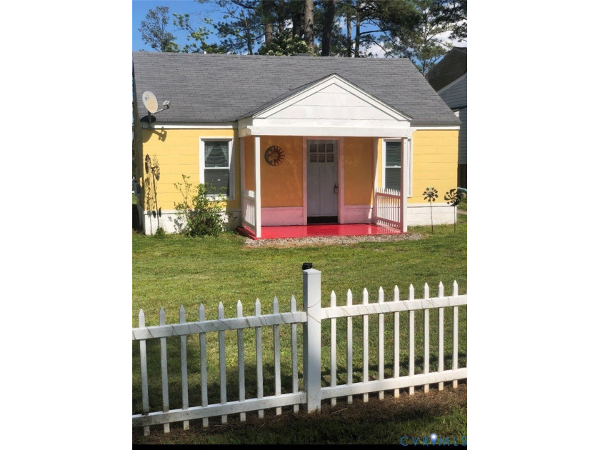 Looking for a quaint Beach Cottage with access to world class - Beach Home for sale in Mathews, Virginia on Beachhouse.com