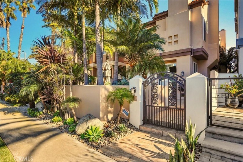 Enjoy the best of coastal living in this bright and breezy - Beach Home for sale in Huntington Beach, California on Beachhouse.com