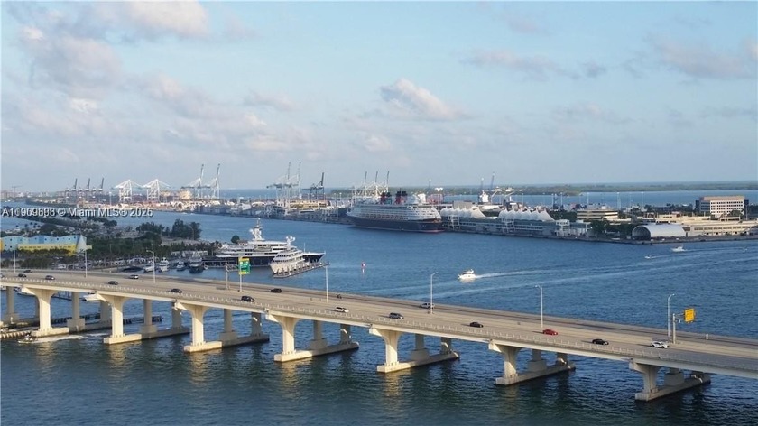 AMAZING VIEWS TO BISCAYNE BAY, CITY & OCEAN - 1 BED/ 1 BATH - - Beach Condo for sale in Miami, Florida on Beachhouse.com
