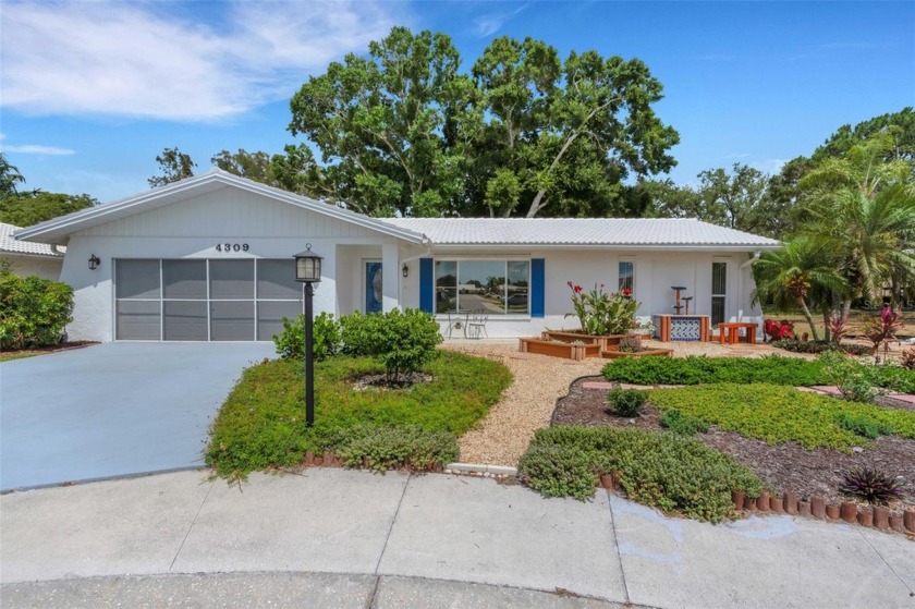 WELCOME HOME! Rarely available 3BR, 2BA, 2CG with over 1900 s.f - Beach Home for sale in Bradenton, Florida on Beachhouse.com