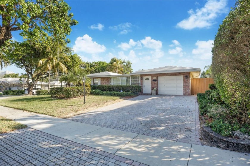 Highly desirable Harbour Heights! This 3 bedroom, 2 bath, 1 car - Beach Home for sale in Fort Lauderdale, Florida on Beachhouse.com