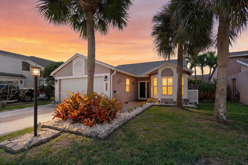 ABSOLUTELY GORGEOUS SINGLE FAMILY HOME | PRESTIGIOUS BOCA TRACE - Beach Home for sale in Boca Raton, Florida on Beachhouse.com
