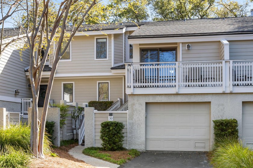 Beautifully renovated and FULLY FURNISHED 3-bedroom townhome - Beach Townhome/Townhouse for sale in Isle of Palms, South Carolina on Beachhouse.com