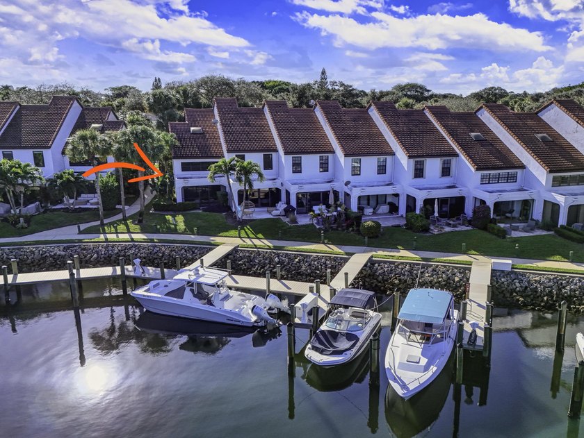 Price Reduced to Sell! Find tranquility here. This beautiful end - Beach Townhome/Townhouse for sale in Palm Beach Gardens, Florida on Beachhouse.com