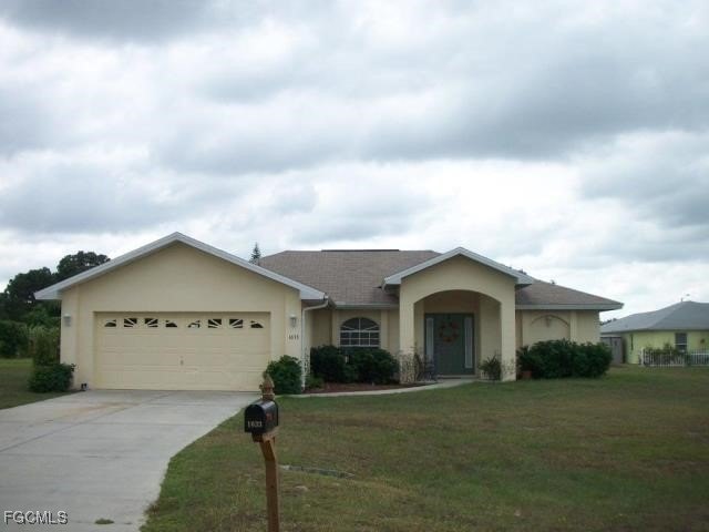 Beautiful 3 bedroom 2 bath home, the seller has replaced - Beach Home for sale in Lehigh Acres, Florida on Beachhouse.com