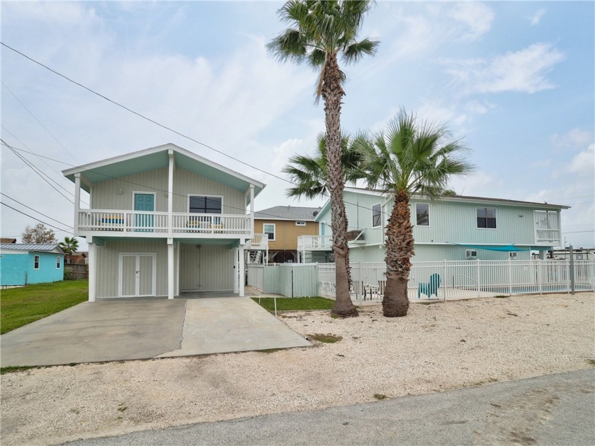 Super cute beach cottage!  This large 1 bedroom 1 bath home is - Beach Home for sale in Port Aransas, Texas on Beachhouse.com