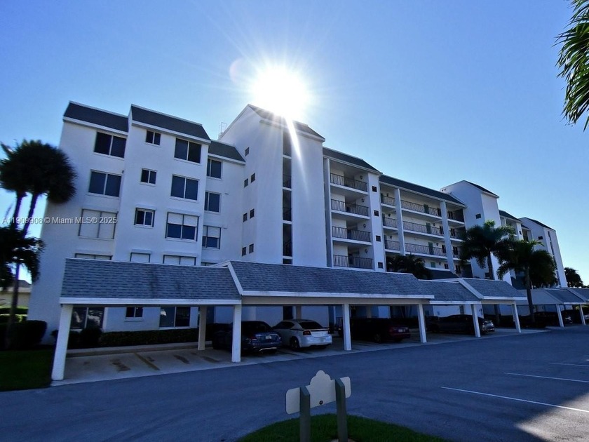 Beautiful 2 bedroom, 2 bath, 1st floor, furnished condo Split - Beach Condo for sale in Fort Pierce, Florida on Beachhouse.com