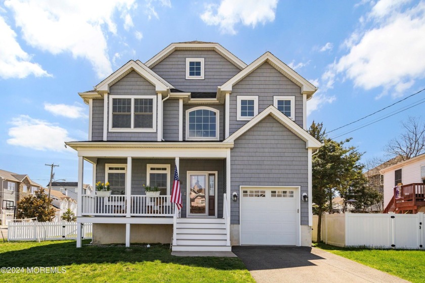 Beautiful 5 bed 3.5 bath home with views of the Barnegat Bay in - Beach Home for sale in Toms River, New Jersey on Beachhouse.com