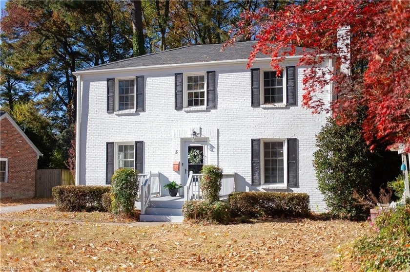 Welcome to beautiful and sought after Brandon Heights! This - Beach Home for sale in Newport News, Virginia on Beachhouse.com