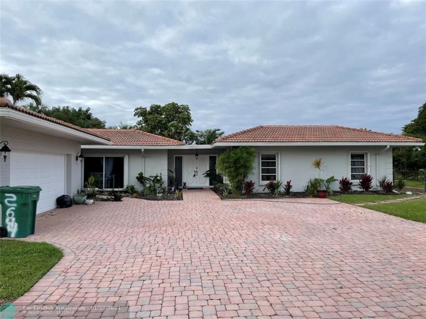 A modern home with  3 bedroom  3  bathrooms, Nice Pool,  windows - Beach Home for sale in Coral Springs, Florida on Beachhouse.com