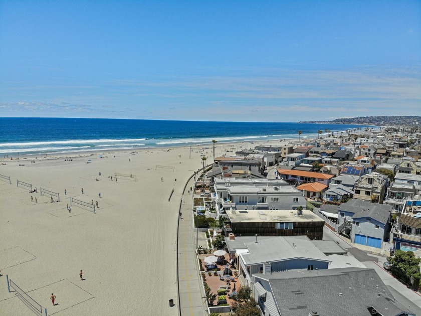 Great penthouse, open plan with panoramic views  galore.  The - Beach Home for sale in San Diego, California on Beachhouse.com