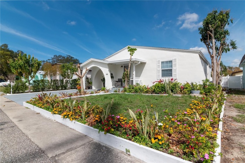 You're in luck! This charming villa has returned to the market - Beach Home for sale in Dunedin, Florida on Beachhouse.com