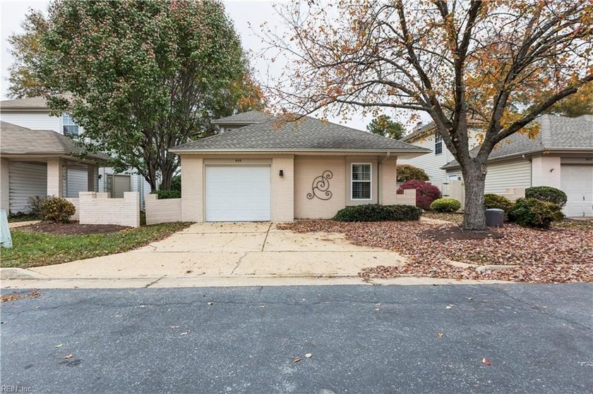 Welcome to the house with NUMEROUS luxuries, which sets it apart - Beach Home for sale in Newport News, Virginia on Beachhouse.com
