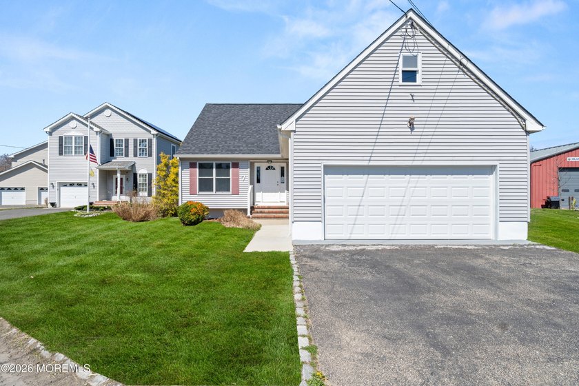 Cape Cod in Island Heights. 4 beds, 2 full baths, 1,452 sq ft - Beach Home for sale in Island Heights, New Jersey on Beachhouse.com