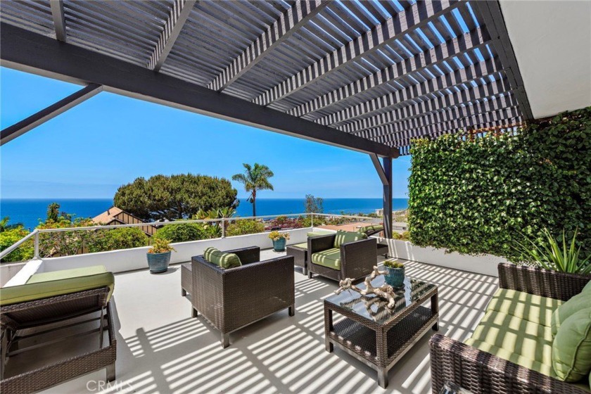 Streamline Moderne Gem with Sweeping Ocean Views!  Immerse - Beach Home for sale in Laguna Beach, California on Beachhouse.com