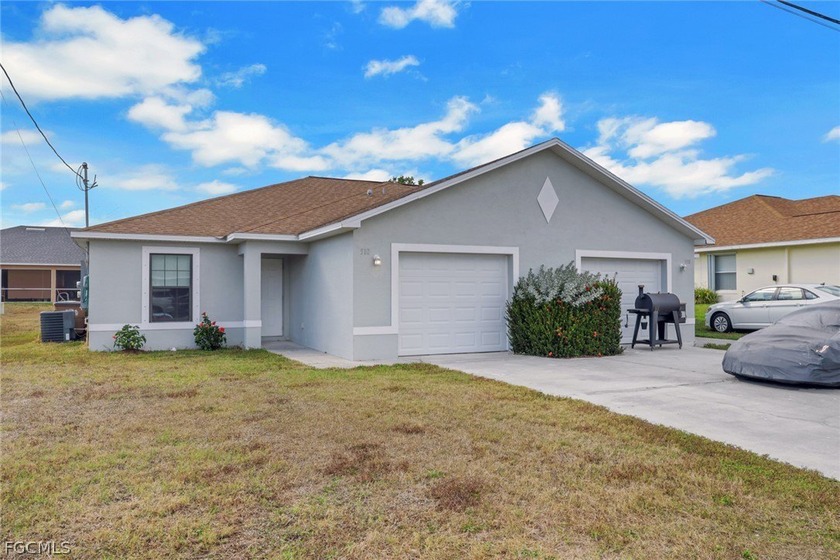 Live in one unit and let the other help pay your mortgage! This - Beach Home for sale in Cape Coral, Florida on Beachhouse.com