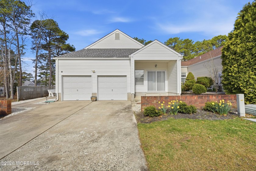 Welcome to 76 Summerhill Dr., a Beautifully Maintained Home in - Beach Home for sale in Manahawkin, New Jersey on Beachhouse.com