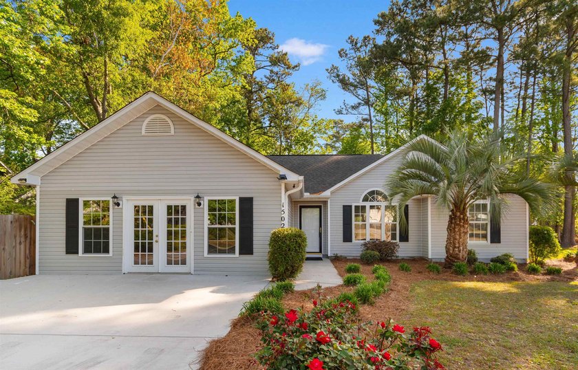 Don't miss this beautiful 3-bedroom, 2-bath ranch offering true - Beach Home for sale in North Myrtle Beach, South Carolina on Beachhouse.com