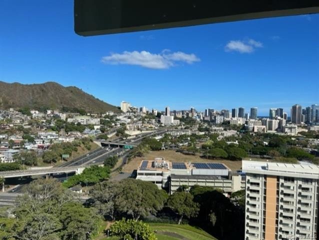 2 bedroom 1 bath end unit in the King Tower with tandem parking - Beach Condo for sale in Honolulu, Hawaii on Beachhouse.com