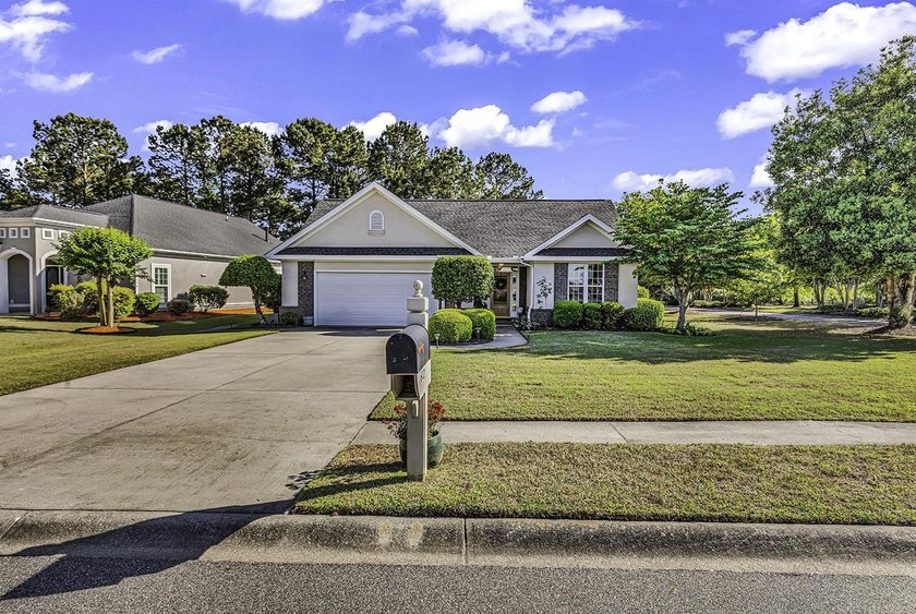 Welcome to this beautifully well-maintained 2-bedroom, 2-bath - Beach Home for sale in Myrtle Beach, South Carolina on Beachhouse.com