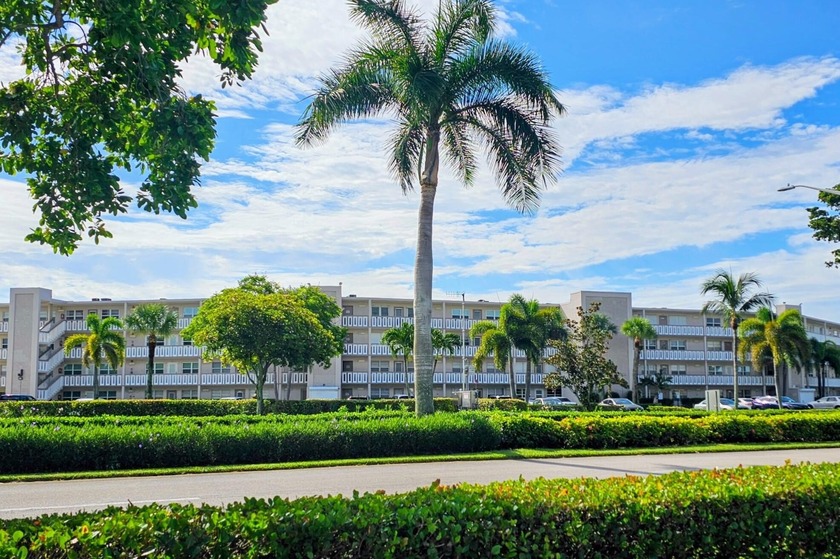 Enjoy stunning lake views from this beautifully maintained 2/2 - Beach Condo for sale in West Palm Beach, Florida on Beachhouse.com