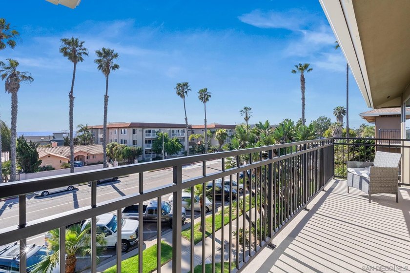 BIG RENOVATIONS HAPPENING AT CAPRI AIRE! This will allow - Beach Condo for sale in La Jolla, California on Beachhouse.com