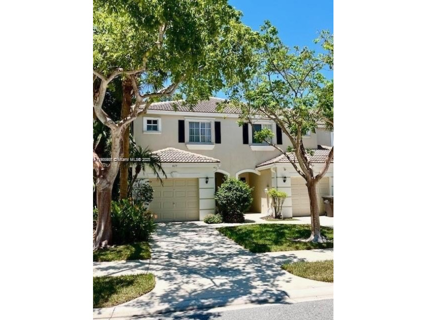 A MUST SEE!!! GORGEOUS END UNIT IN THE HEART OF WPB! THIS BRIGHT - Beach Townhome/Townhouse for sale in West Palm Beach, Florida on Beachhouse.com