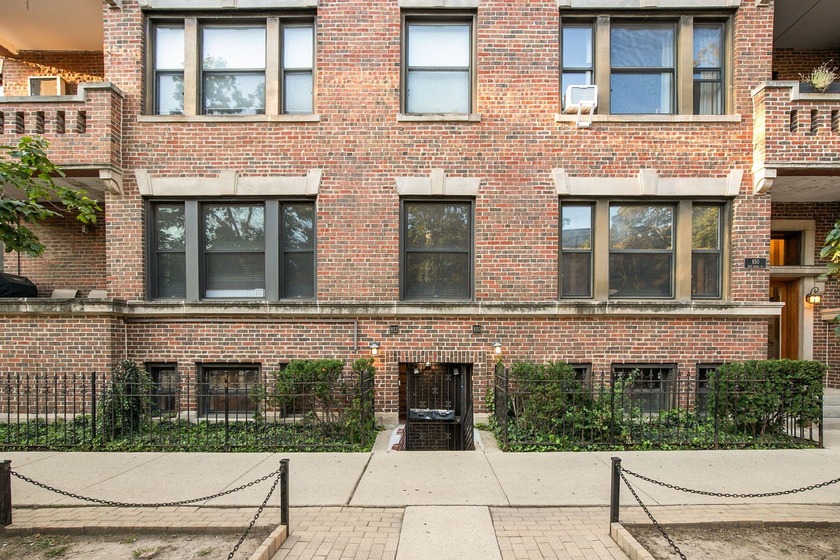 Beautifully updated garden unit in the heart of East Lakeview - Beach Condo for sale in Chicago, Illinois on Beachhouse.com