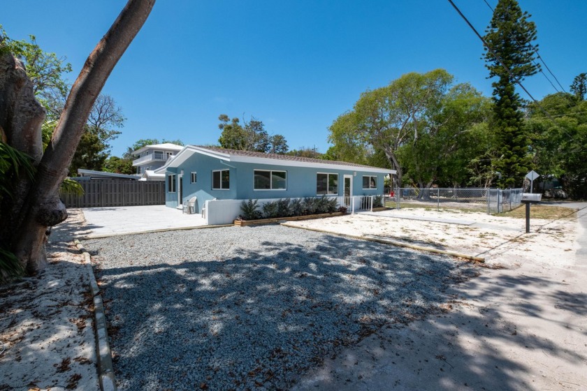 This charming 2-bedroom, 2-bathroom, ground level CBS home - Beach Home for sale in Key Largo, Florida on Beachhouse.com